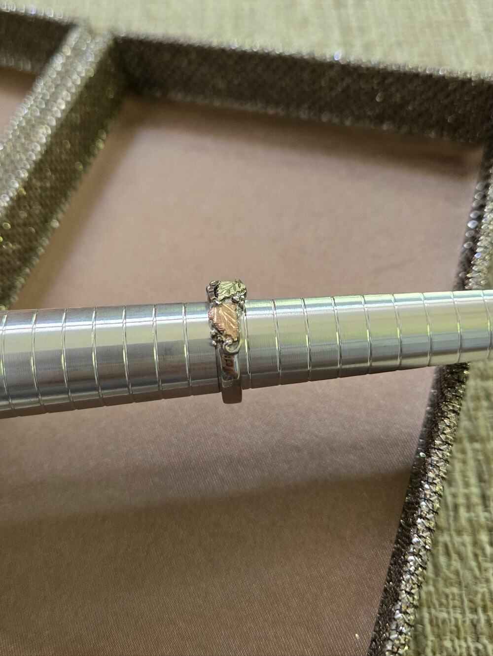 Black Hills Gold Sterling 12k Gold Leaf Ring - Picture 7 of 9